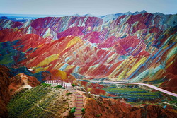 Цветные скалы Чжанъе Данксиа – разноцветные горы Китая