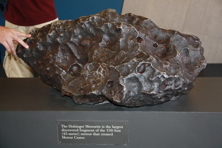 обломок метеорита в Аризонском Кратере