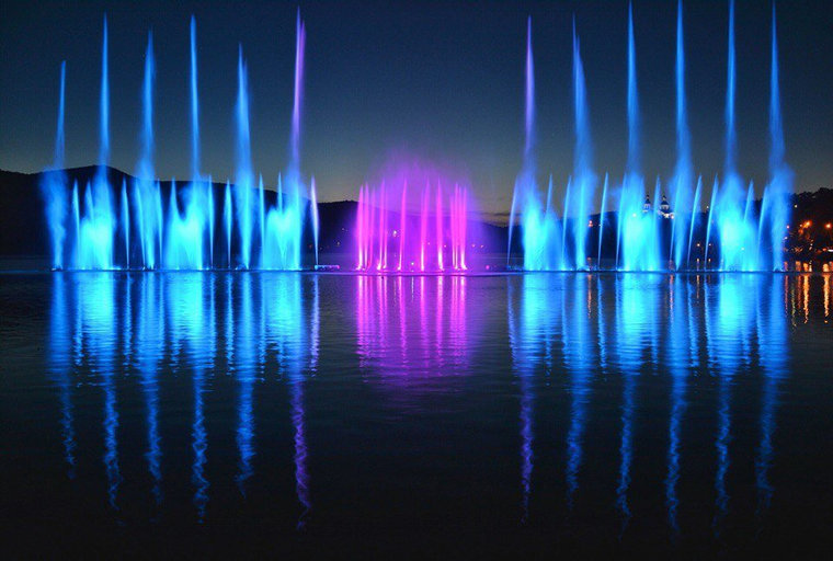 Озеро Абрау и поющие фонтаны