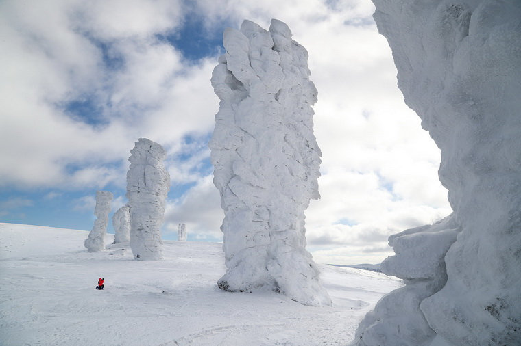 Столбы выветривания Маньпупунер зимой