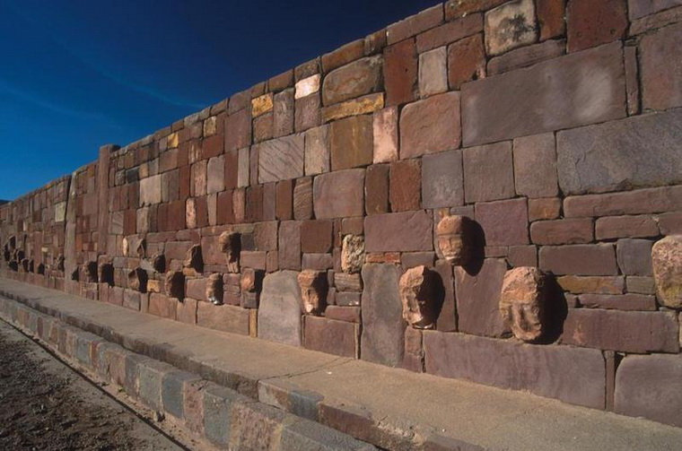 Полуподземный храм (Templete semisubterraneo) Тиуанако