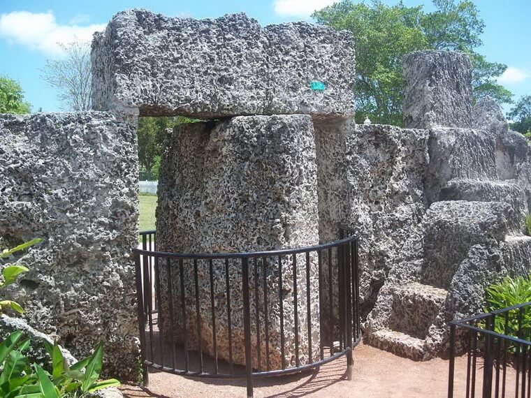 Каменные ворота