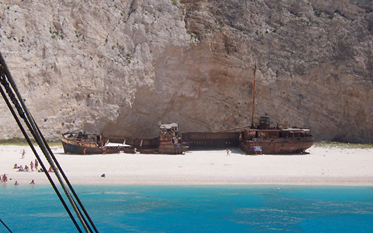 Пиратский корабль в бухте Наваджио.