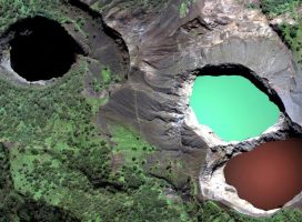 Келимуту - трехцветные озера в Индонезии