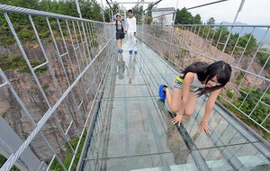 Стеклянный мост в Китае