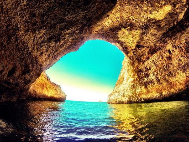 Пещерные пляж Португалии