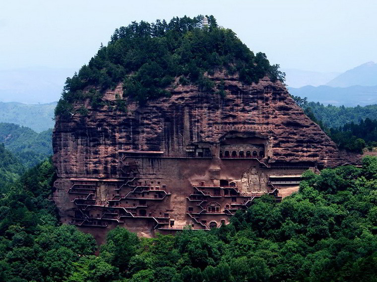 Пещеры Майцзишань вырубленные в скале