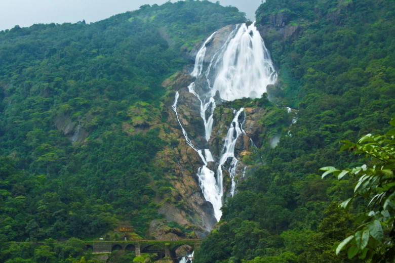 Водопад Дудхсагар ГОА