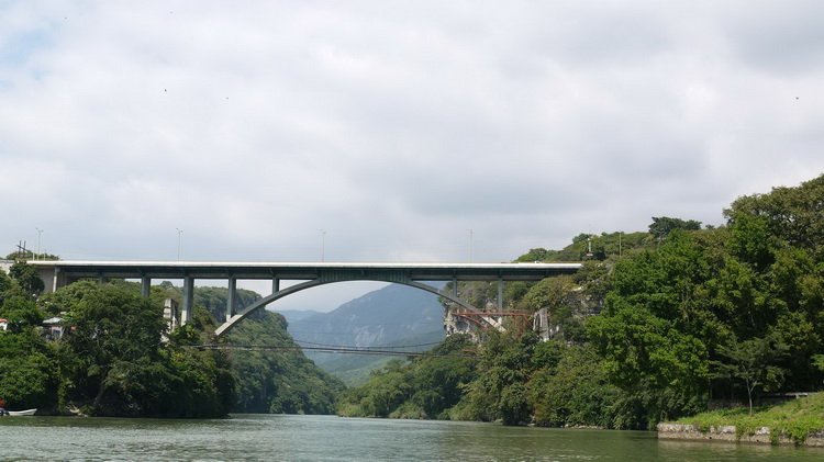 мост Белисарио Домингеса - начало каньона Сумидеро