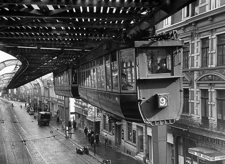Старые вагоны Вуппертальской подвесной дороги
