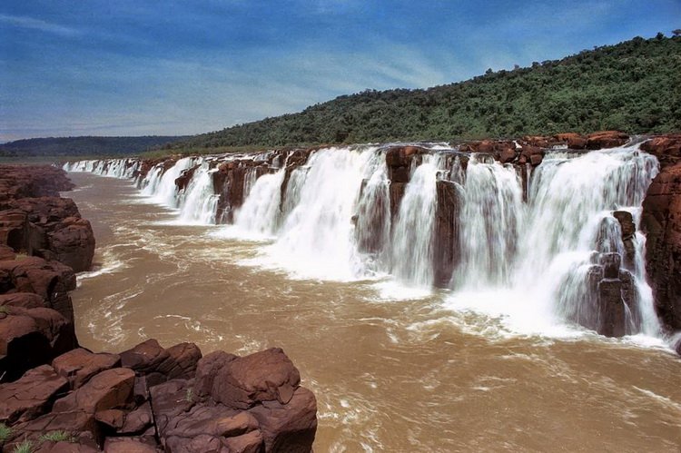 Параллельный водопад Мокона