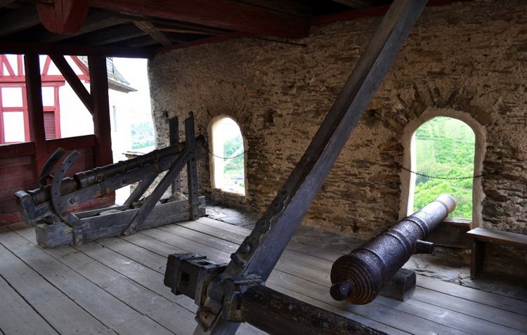 Пушки в замке Марксбург
