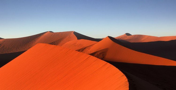 Красные дюны долины Соссусфлей. Намибия