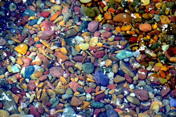 Цветные камни Озера Макдональд 