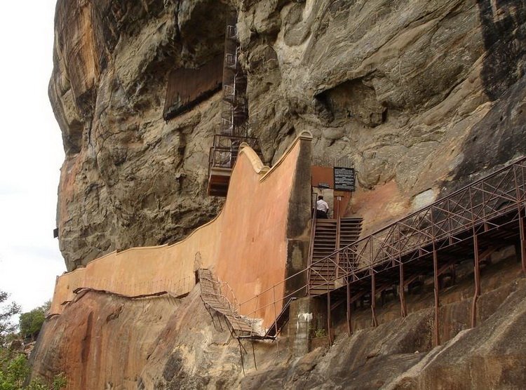 Лестницы на склонах Сигирии