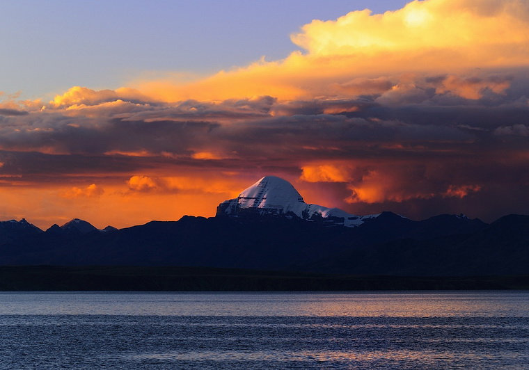 Гора Кайлас. Вид с озера Мапам-Юмцо