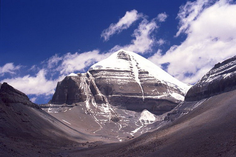 Кайлас - священная гора в Тибете