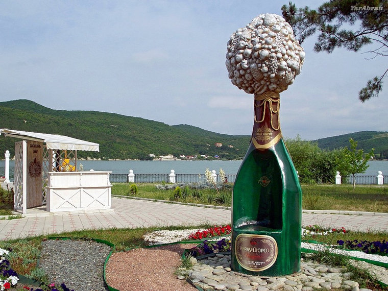 Скульптура Бутылка Шампанского 