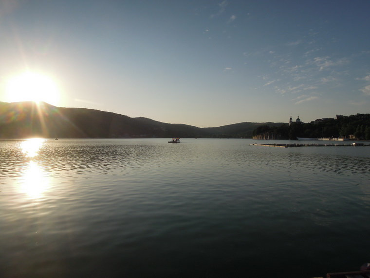 Озеро Абрау на закате