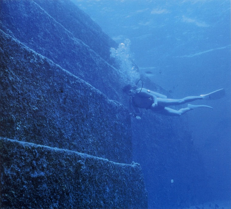 подводные пирамиды Йонагуни