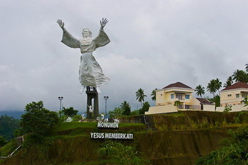 Статуя Христа на острове Сулавеси