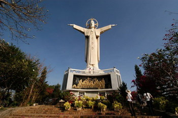 Статуя Иисуса во Вьетнаме