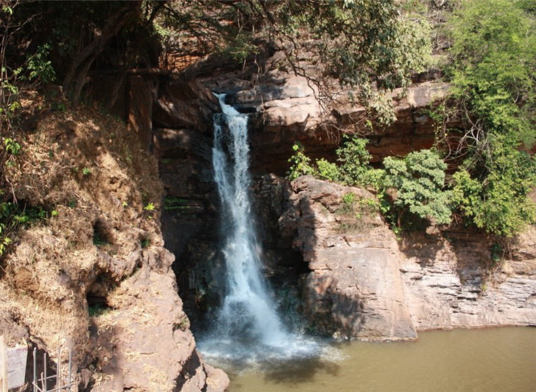 Водопад Арвалем в Индии