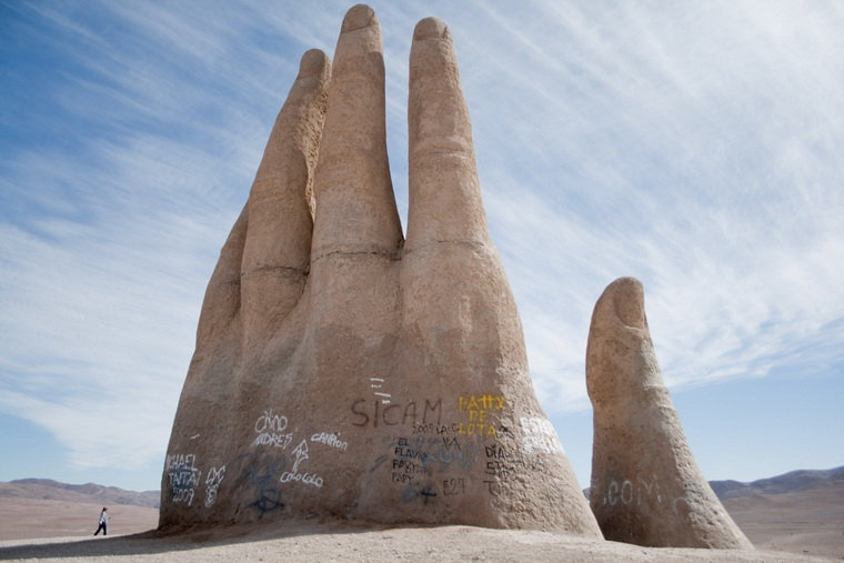 Рука пустыни и граффити