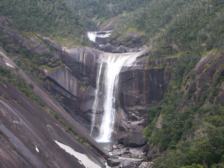 Водопад Сенпироно (Senpirono Falls)