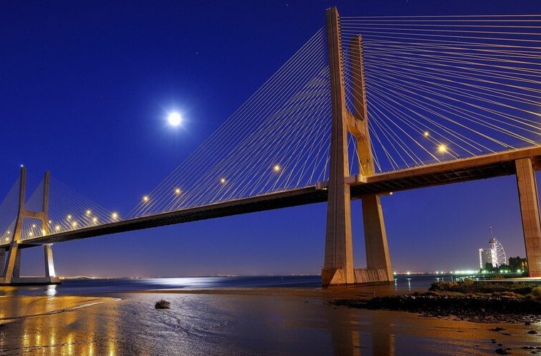 Мост Васко да Гама. Португалия