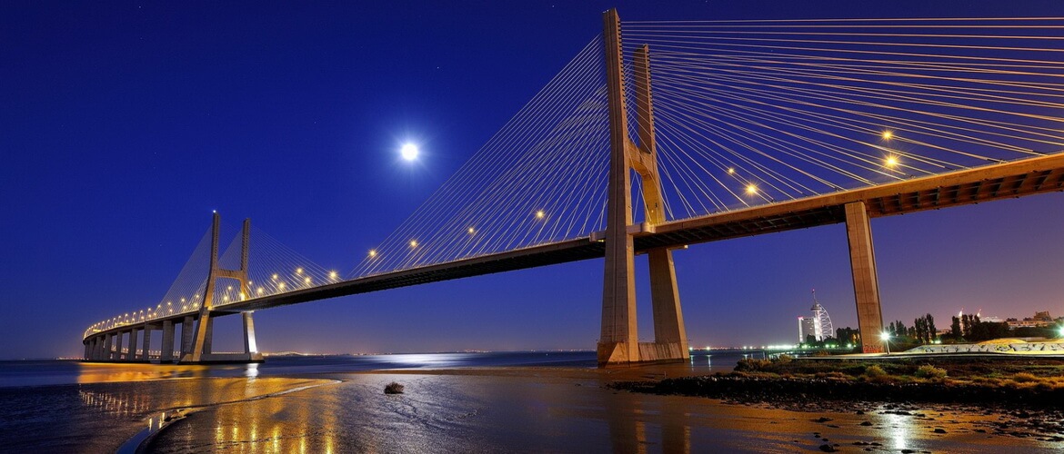 Мост Васко да Гама. Португалия
