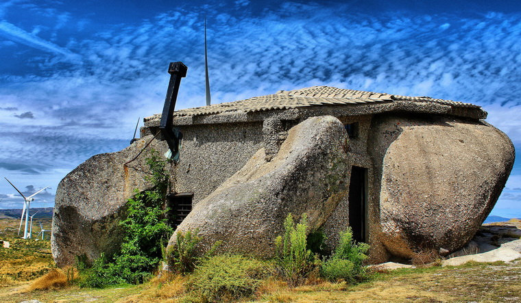 дом в камне. Португалия