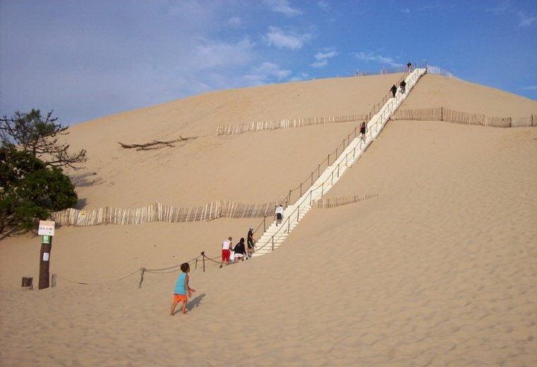 Лестница на склоне дюны Пилат