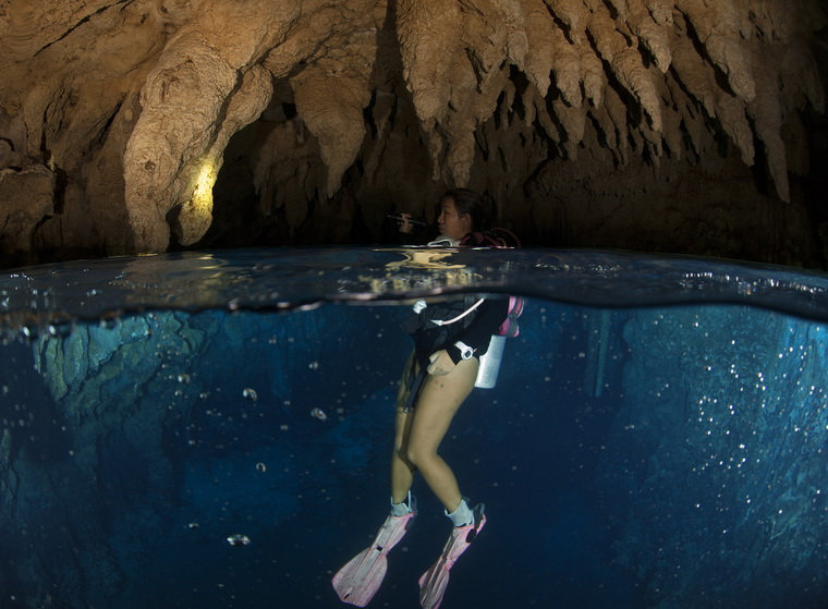 Пещера Люстр на архипелаге Палау