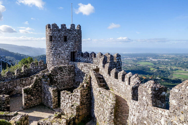 Башни и стены замка мавров