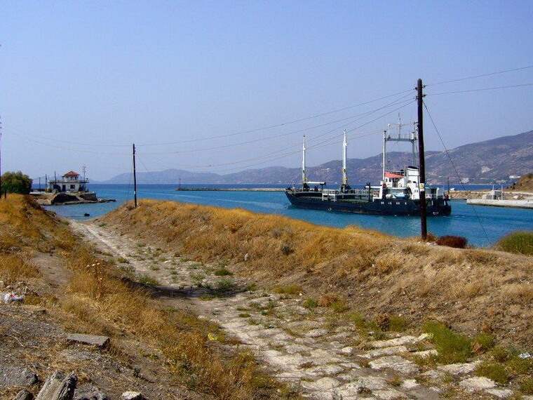Коринфский канал. Пелопоннес. Греция