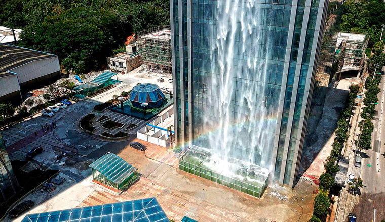 Радуга водопада в небоскребе