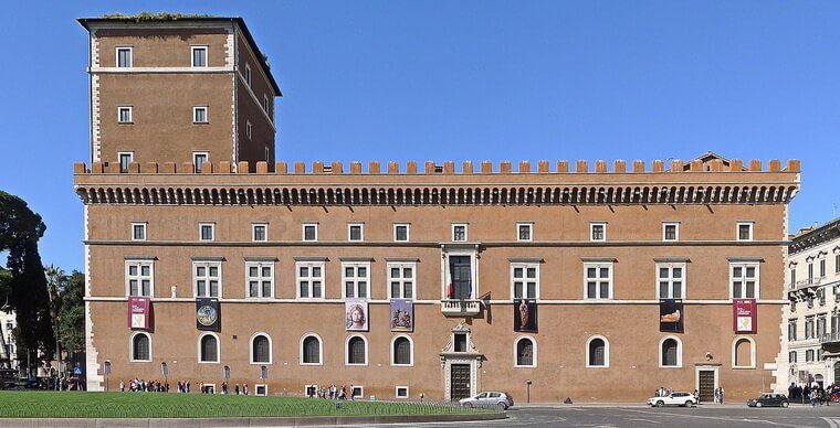 Фасад дворца Венеции