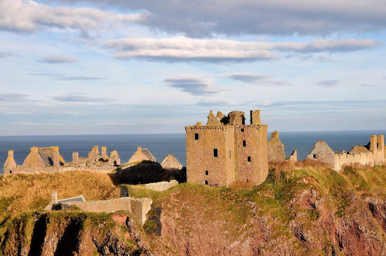 Остатки замка Данноттар в Шотландии