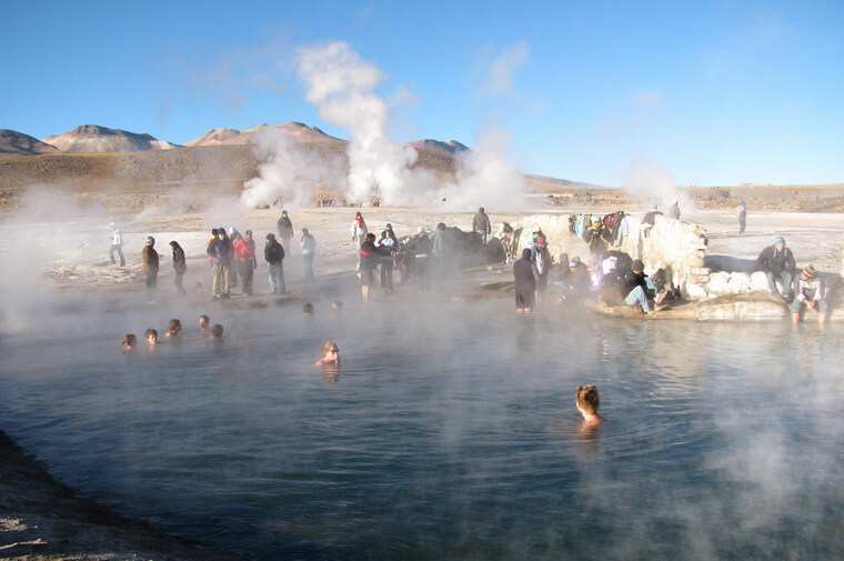 геотермальный бассейн в Эль Татио для туристов