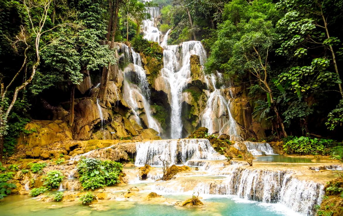 Водопад Куанг Си в Лаосе