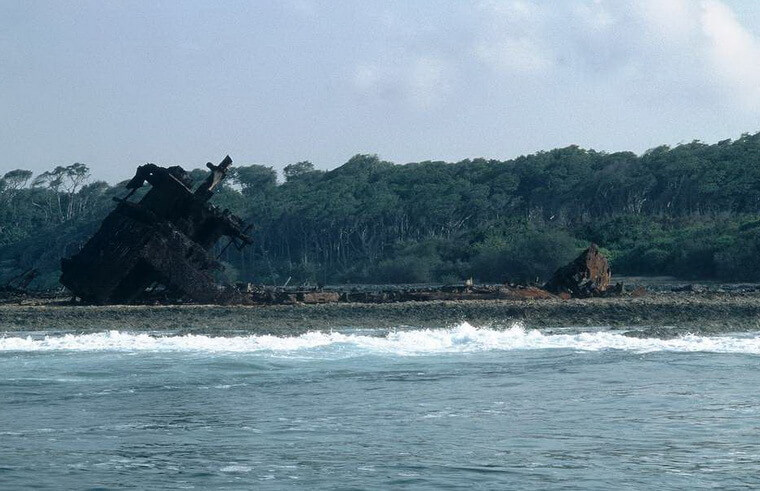 Останки корабля у берега Сентинельского острова