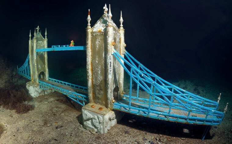 Лондонский мост на Аллее Вождей