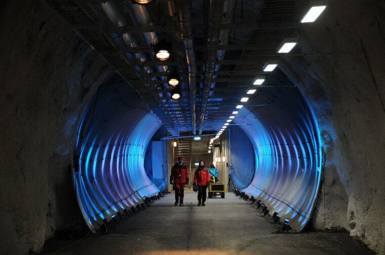 Туннель, ведущий в хранилище судного дня