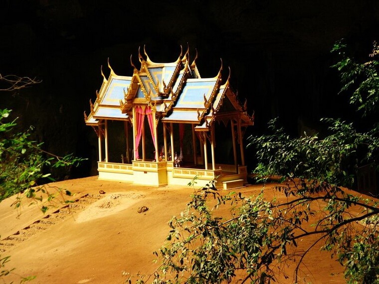 храм пещеры Прайя Накхон
