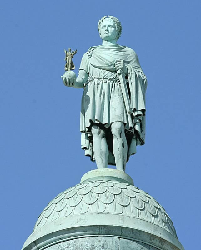 Статуя Наполеона на Вандомской колонне