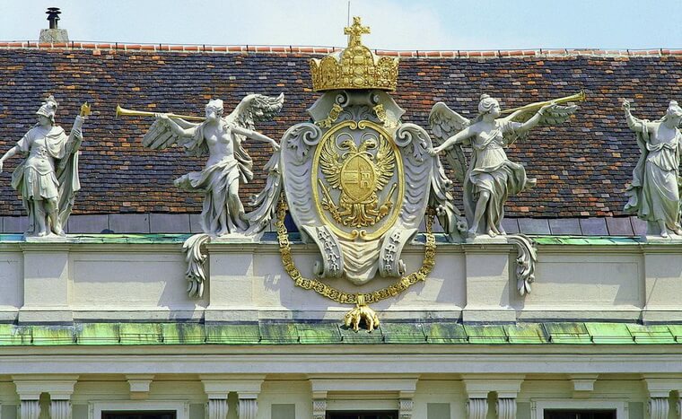 Герб Австрийской империи в Хофбурге
