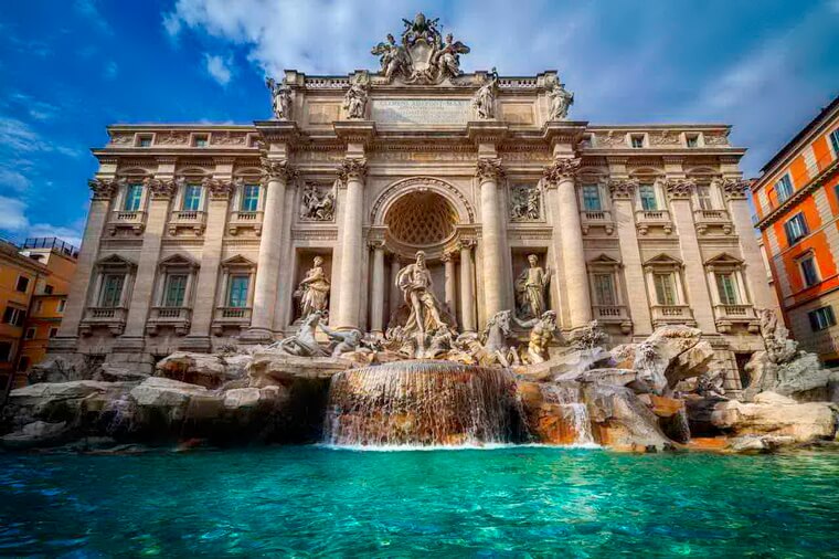 Фонтан Треви - самый знаменитый фонтан в Риме. Италия