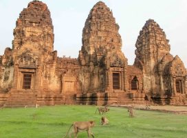 Храм обезьян Пранг Сам Йот