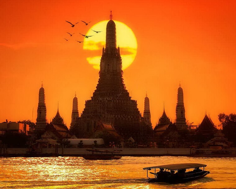 Главный храм Бангкока на закате